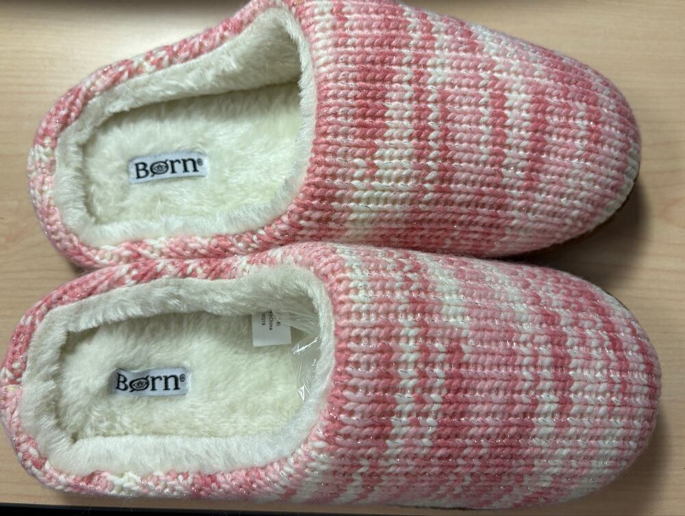 Born Women’s 7-8 Sweater Slippers